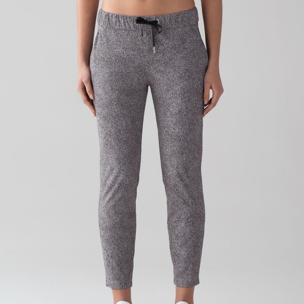 Lululemon Athletic On the Fly Pants *EUC* (Size 8)